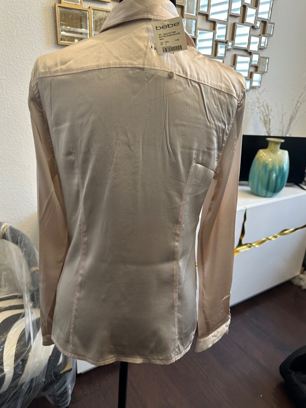 NWT BEBE BUTTON DOWN  SILK LONG SLEEVE SATIN SHIRT  W FRONT POCKETS L🔥♥️♥️ - Picture 3 of 11